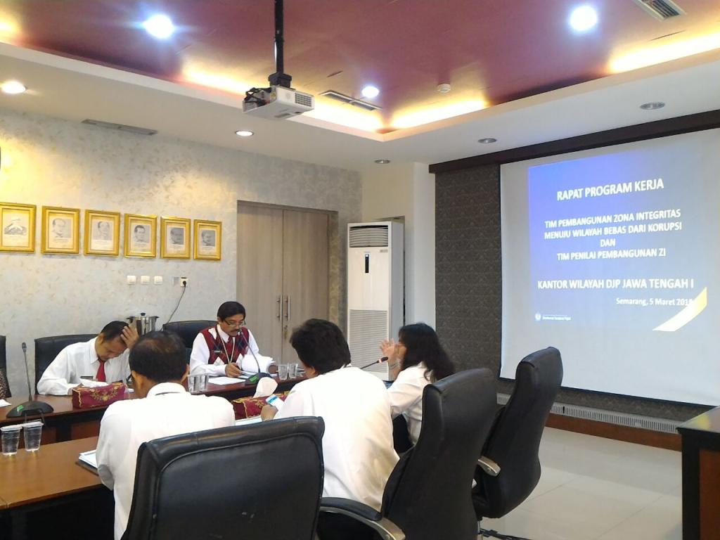 Rapat dibuka tepat waktu dipimpin oleh Kepala Bagian Umum Kanwil DJP Jawa Tengah I