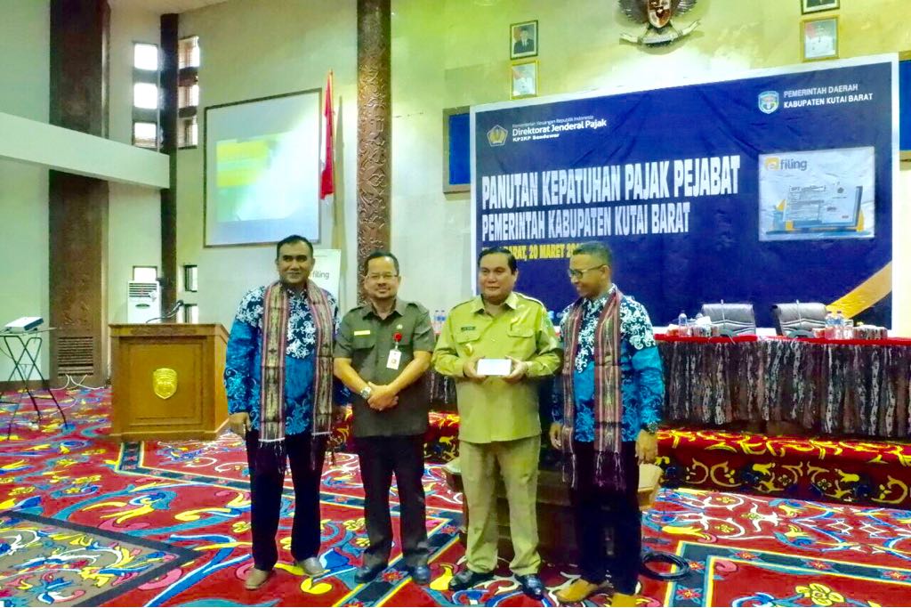 Panutan kepatuhan pajak pemerintah Kutai Barat dengan Bupati Kutai Barat, FX Yapan.