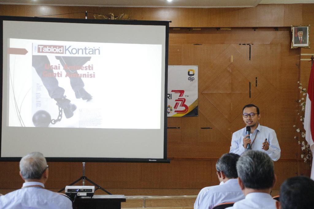 Teguh saat menyampaikan materi IHT Asset Tracing di Aula KPP Madya Bandung, Rabu (29/8).