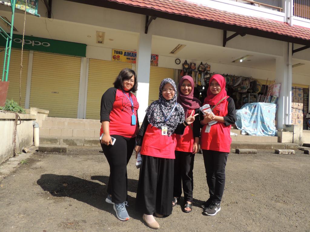 Petugas Pajak KP2KP Tanah Grogot Berpose Bersama Menjelang Kampanye Simpatik