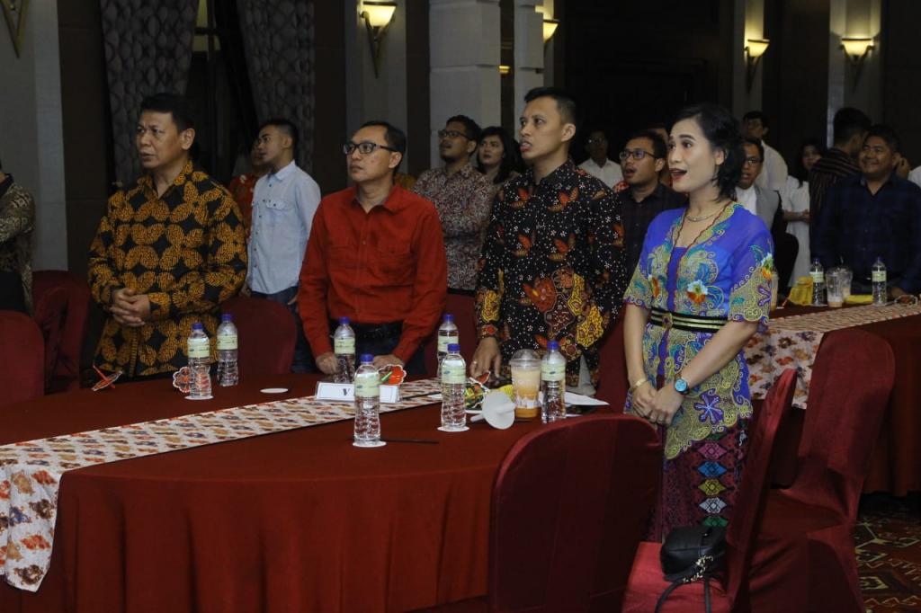 Seluruh Pegawai Mengikuti Ibadah Natal Dengan Khusyuk