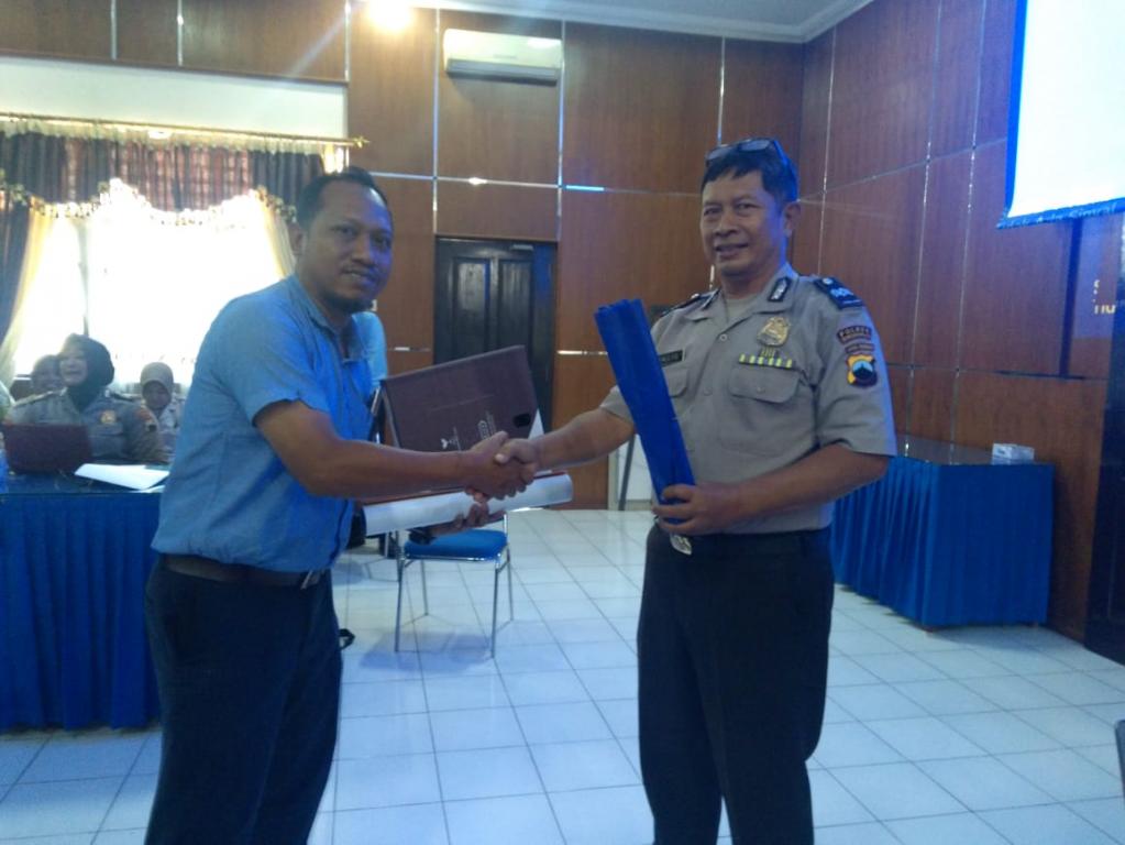 Pemberian hadiah bagi pegawai dengan kriteria tertentu