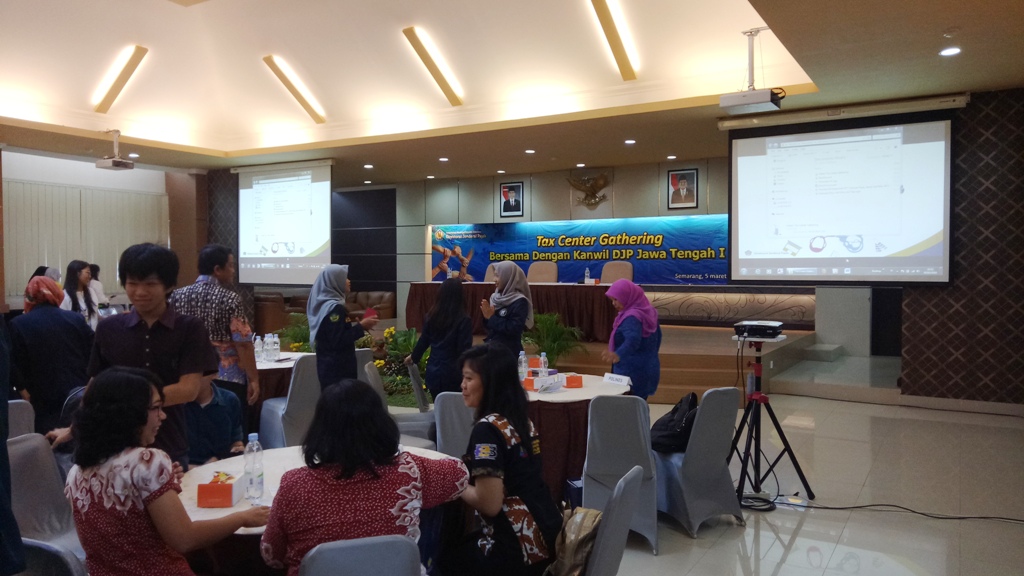 Suasana aula lantai 7 GKN II Semarang