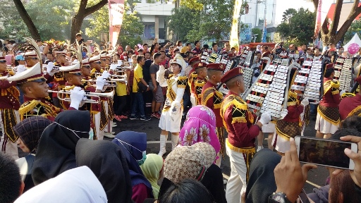 3. Parade Drum Band Akpol ikut memeriahkan arak arakan pawai DJP