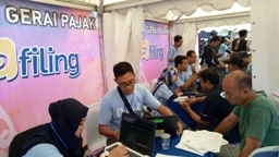 Tak ketinggalan untuk WP yang ingin informasi lebih lanjut para petugas gerai siap melayani pengunjung