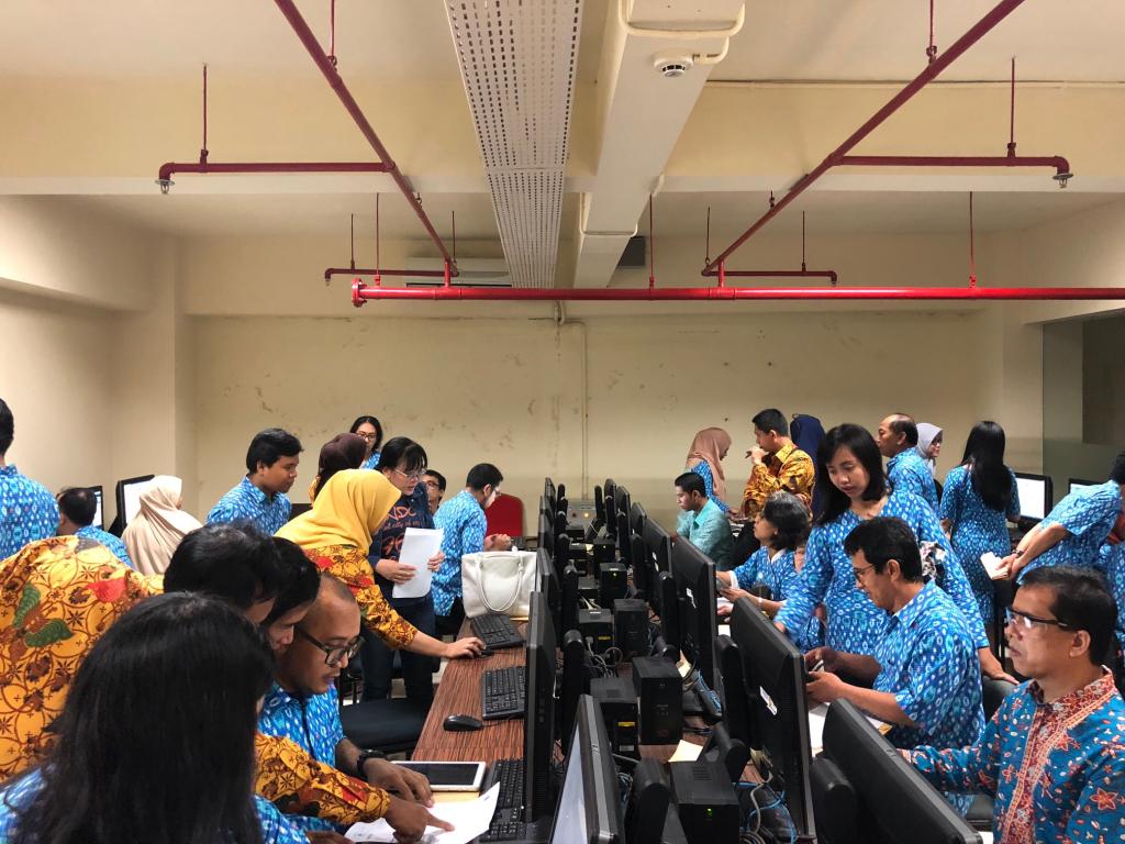 Antusiasme para karyawan dan pengajar Universitas Mercubuana untuk memenuhi kewajiban perpajakannya