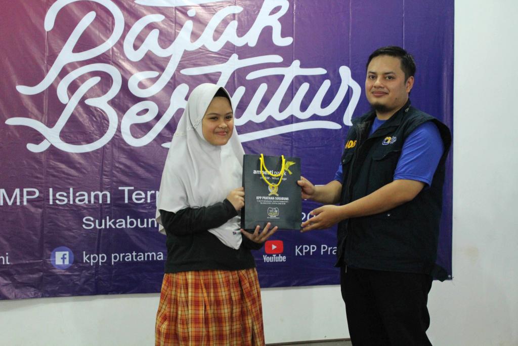 Pemberian hadiah bagi peserta pajak bertutur teraktif