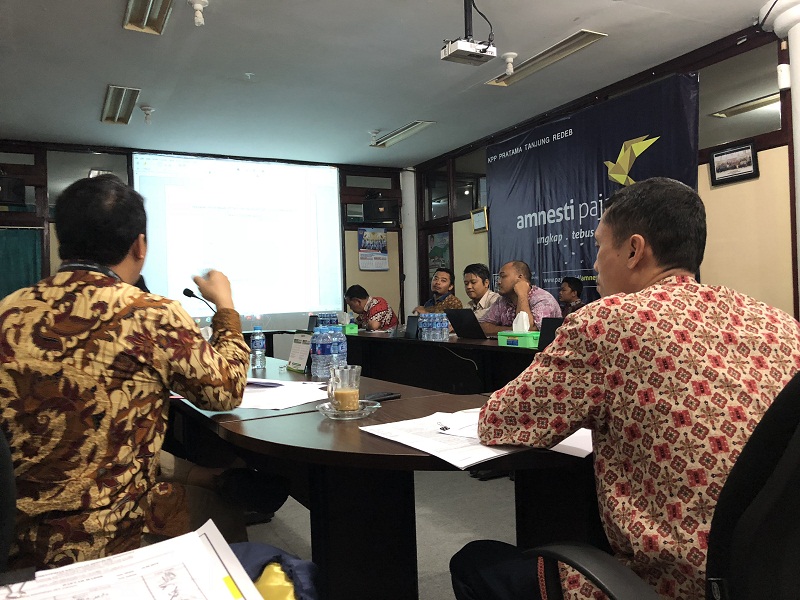 Kasi Waskon 3 KPP Pratama Tanjung Redeb Sedang Memberikan Paparan