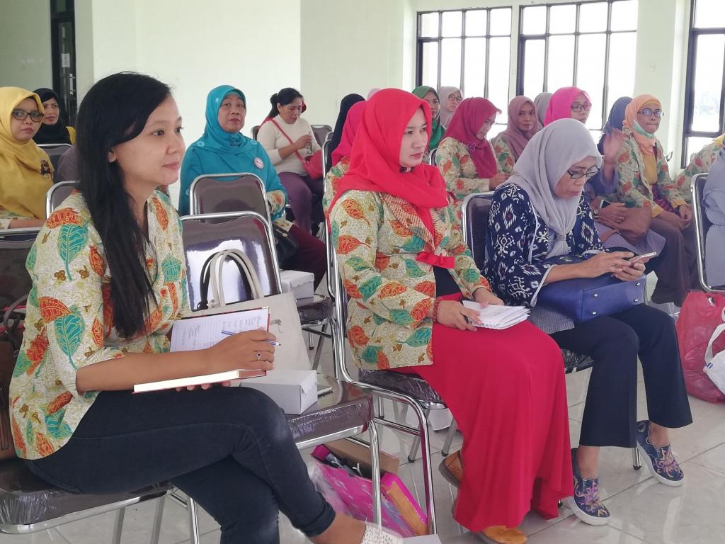 Acara pertemuan rutin anggota IKM Bojonegoro di Gedung UPT Pusat Pengembangan Industri Kreatif Bojonegoro