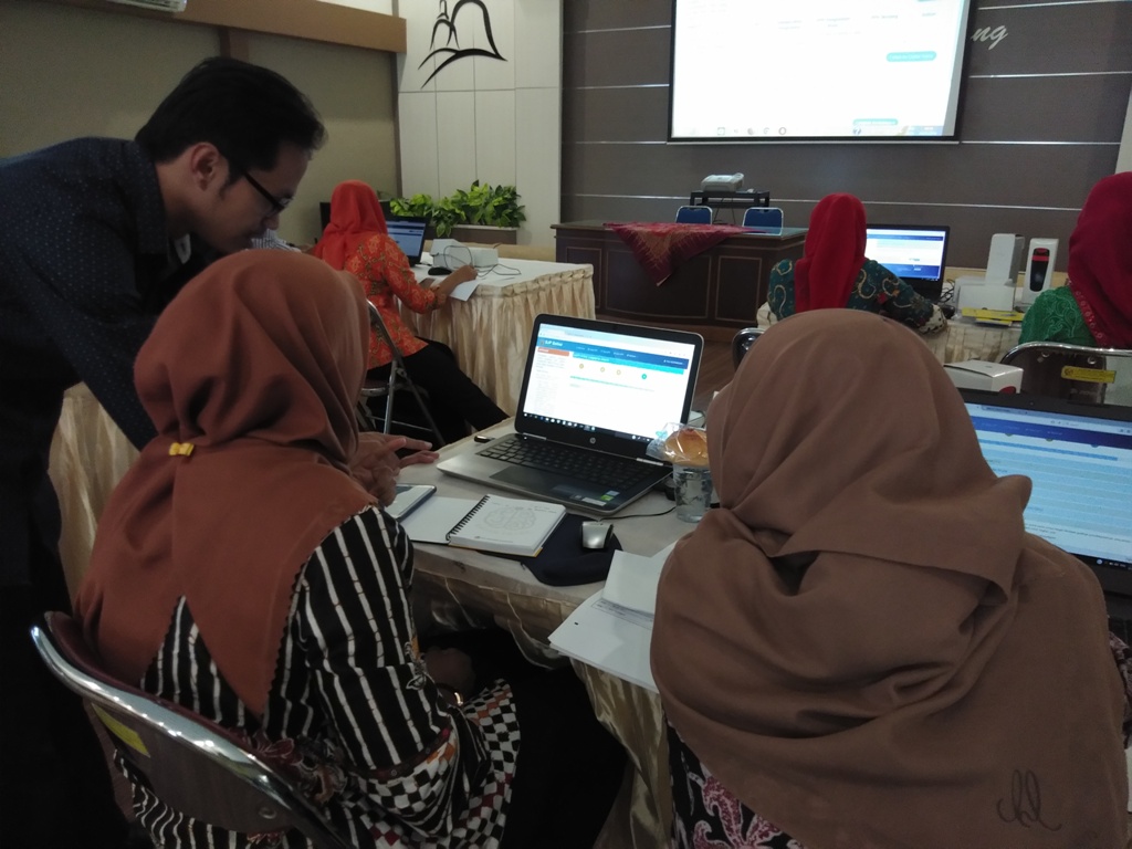 Peserta Sedang Diajarkan Efiling Agar Siap Menjadi Duta Efiling Dikantornya.