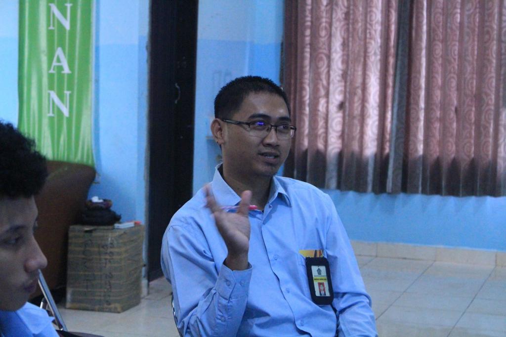 Salah satu petugas TPT KP2KP bungku mengajukan pertanyaan