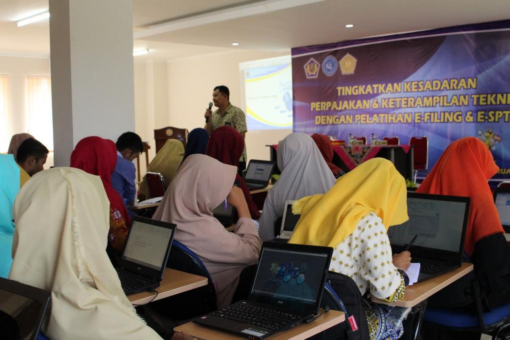 Mahasiswa STIE Putra Bangsa ikuti edukasi dengan seksama