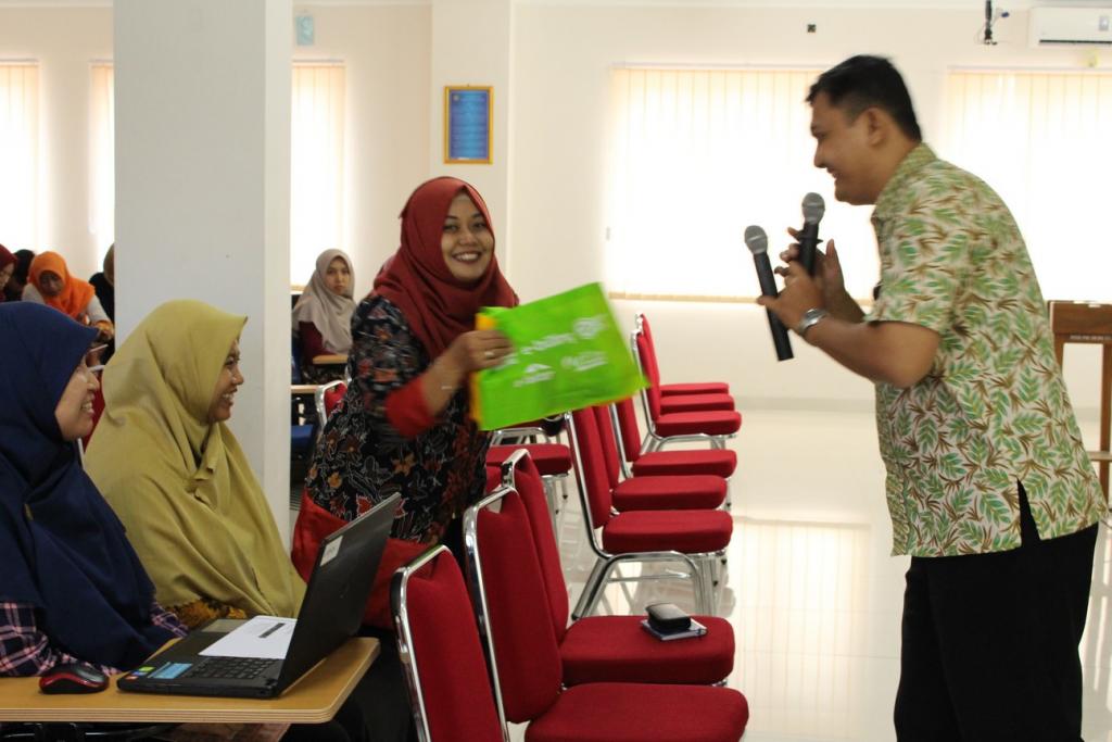 Petugas Penyuluh lakukan edukasi ke mahasiswa STIE Putra Bangsa