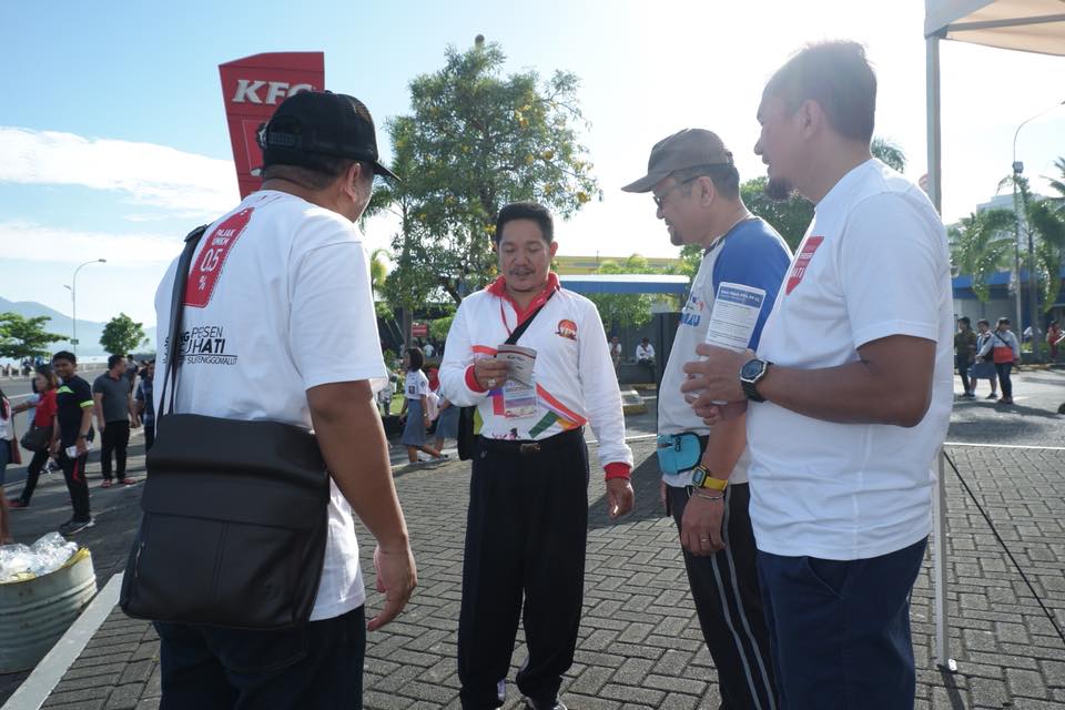 Kabag Umum Kanwil DJP Sulutenggomalut juga bertugas sebagai petugas pojok pajak yang menjelaskan kepada WP tentang PP 23 Tahun 2018