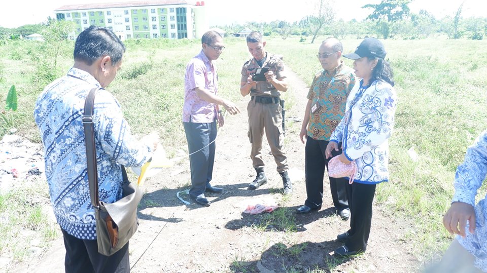 Kakanwil DJP Sulutenggomalut meninjau lokasi lahan hibah Pemda Halbar kepada DJP