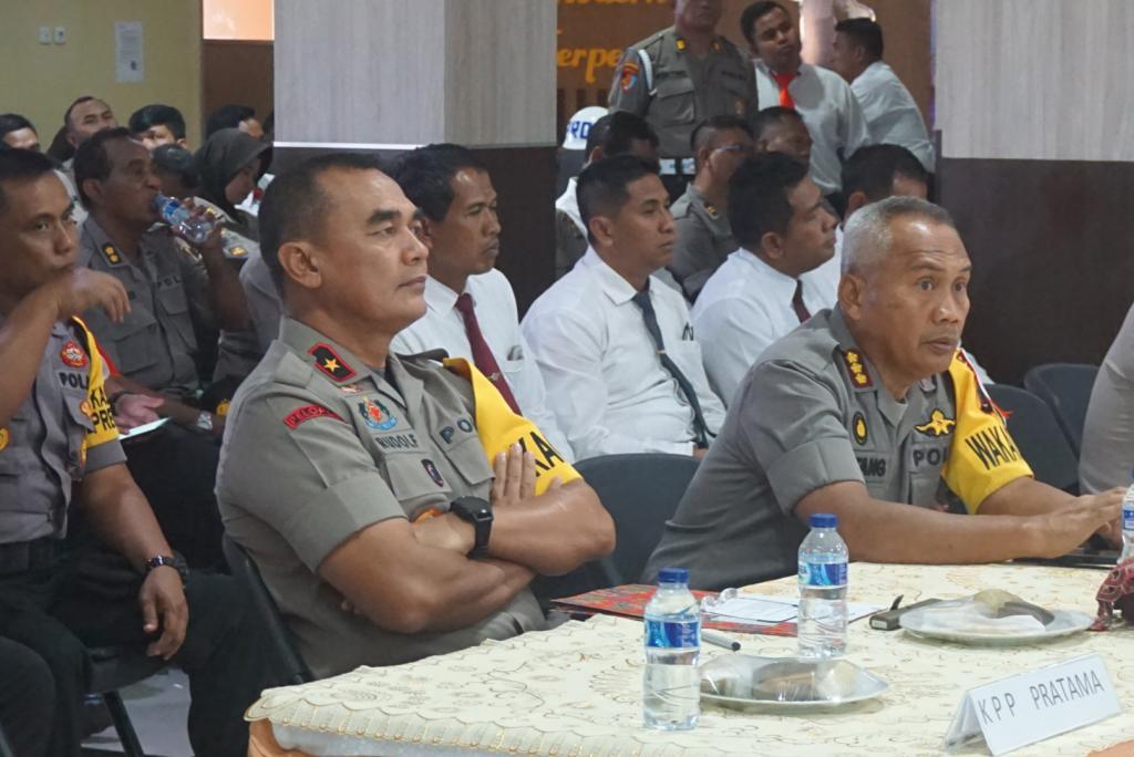 Kapolda, Wakapolda dan anggota Polda Papua Barat mengikuti acara penyuluhan pengisian efiling