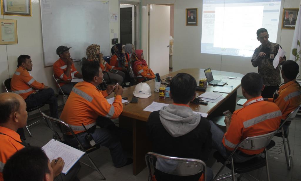 Kepala KP2KP Sangatta sedang menjelaskan e-filing.