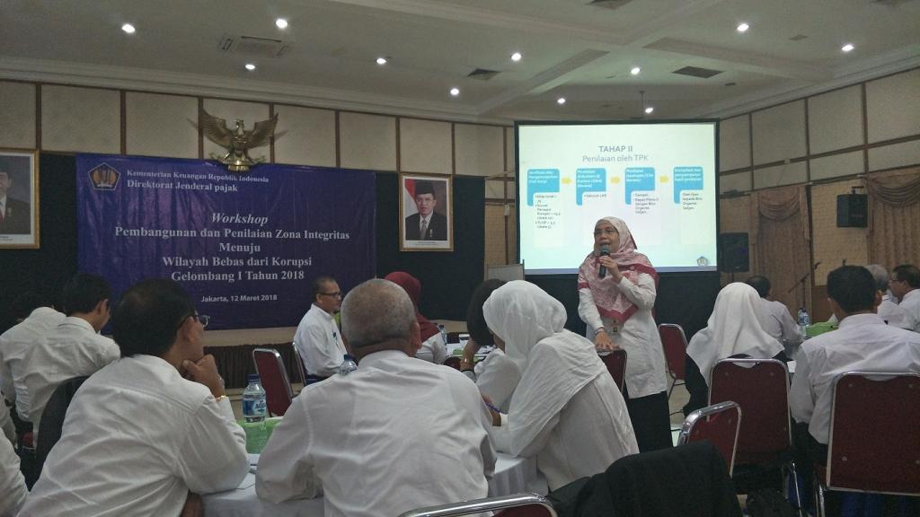 Kepala Subdirektorat Kepatuhan Internal Ika Kartini Aulia Memaparkan ZI dan WBK