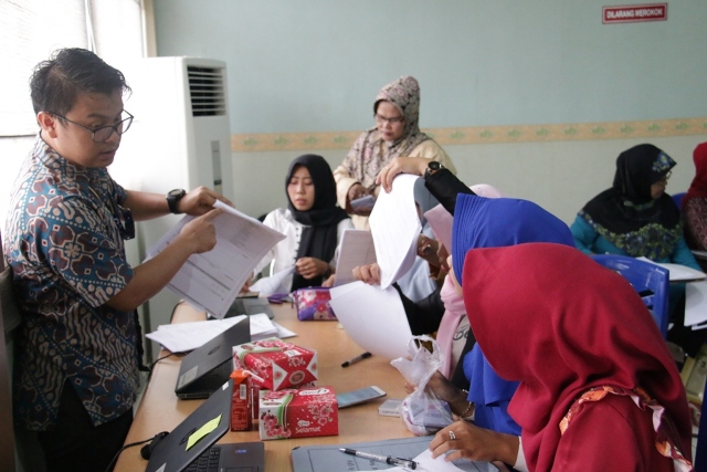 Tanya-jawab interaktif antara petugas dan Wajib Pajak terkait pengisian SPT