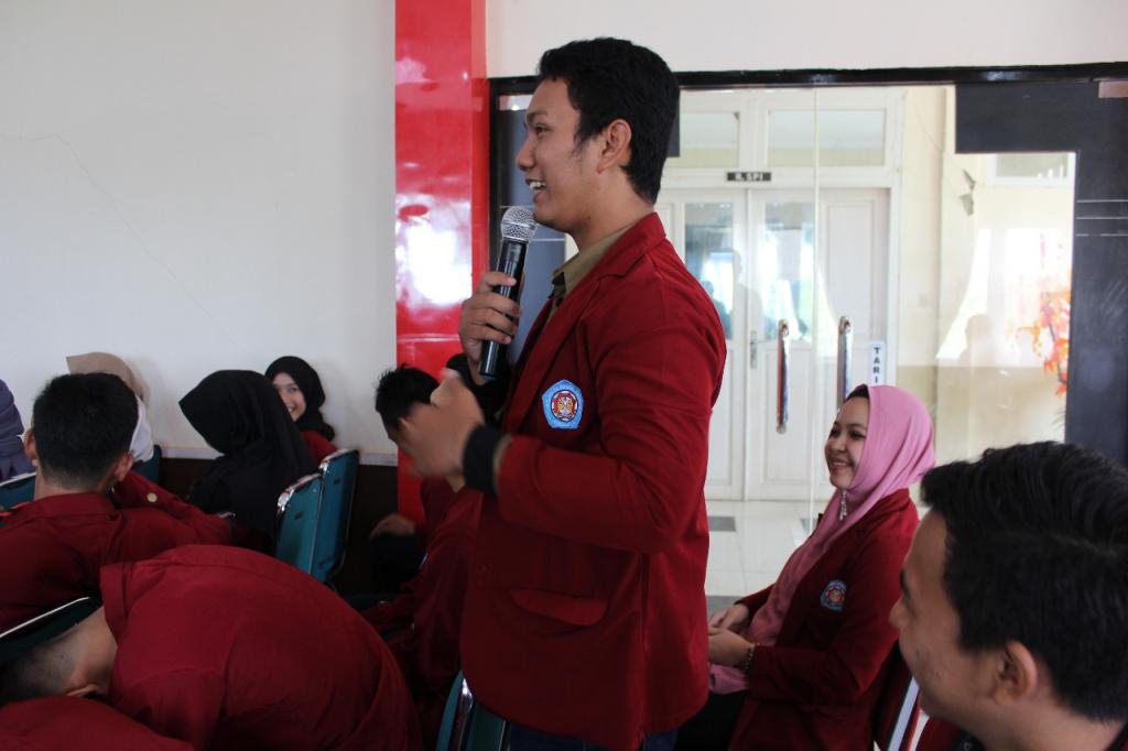 Mahasiswa Antusias Bertanya