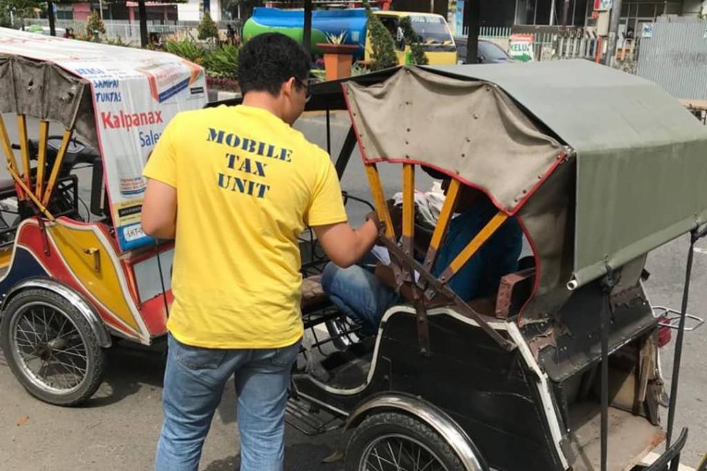 Memberikan Sosilaisasi ke Wajib Pajak