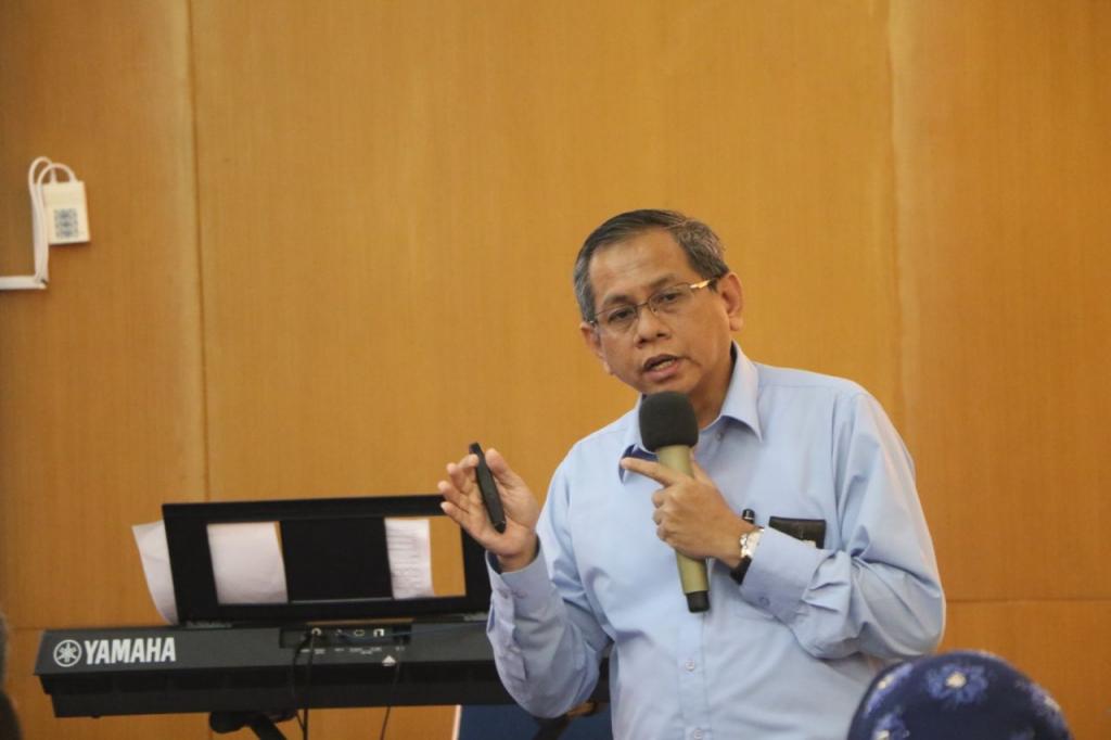 Kepala Seksi PDI, Bapak Mohamad Nur Ilham sebagai pembicara dalam IHT