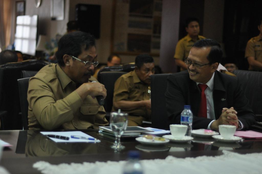 Gubernur provinsi kepulauan riau memberikan sambutan saat menyampaikan SPT Tahunan