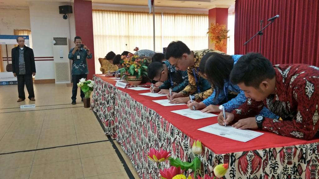 Pelaksana KPP Pratama Timika Melaksanakan Penandantanganan Pakta Integritas