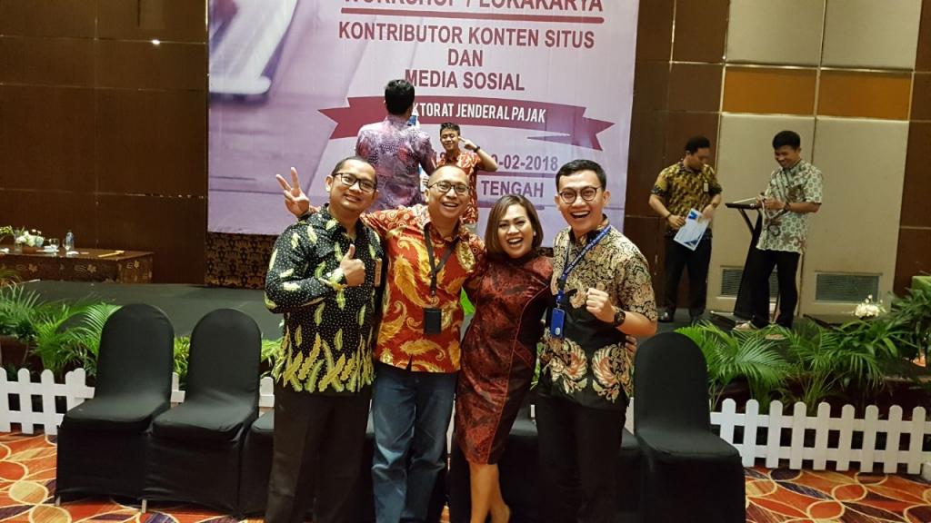 Peserta dari Kanwil DJP Papua Maluku berfoto bersama Kasubdit. Humas Perpajakan, Ani Natalia Pinem