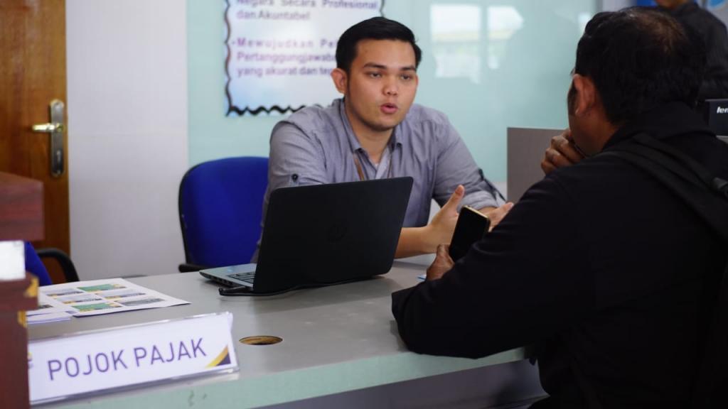 Pegawai KPP Pratama Luwuk menjelaskan kewajiban perpajakan Bendahara