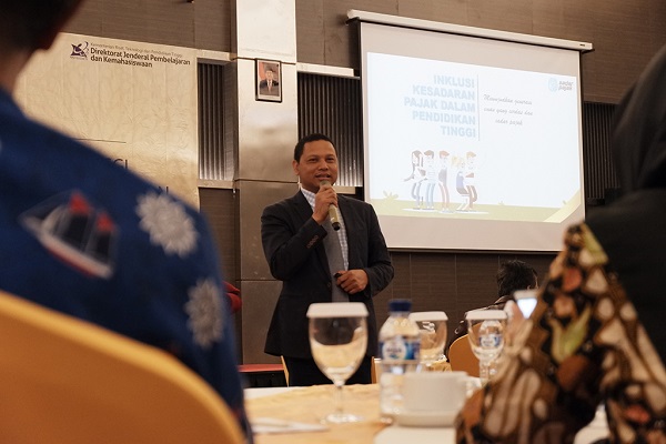 Kepala Seksi Dukungan Penyuluhan KPDJP, Ary Festanto menjelaskan maksud dan tujuan inklusi kesadaran pajak