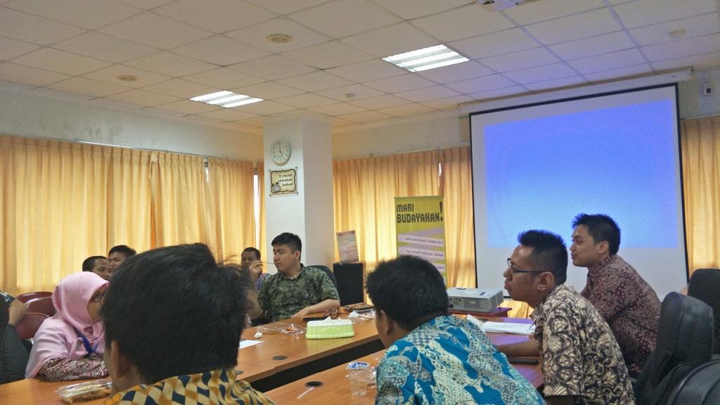 Salah Satu Account Repesentative Mengajukan Usul Perbaikan di Dalam Kegiatan Forum Waskon