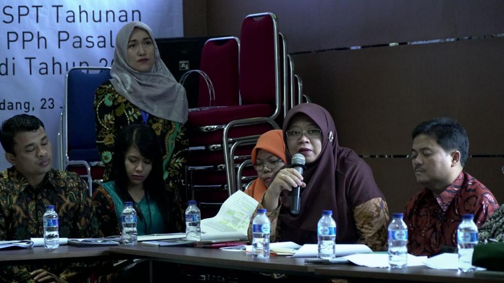 Sesi Diskusi bersama Kasi Pelayanan dan Kasi Waskon I Kanwil DJP Sumbarja