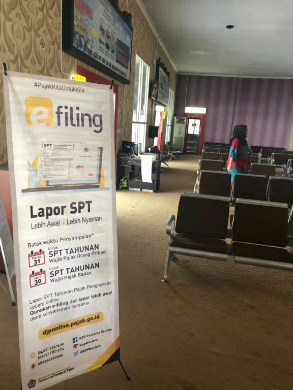 Spanduk SPT Tahunandi Bandara Betoambari Kota Baubau