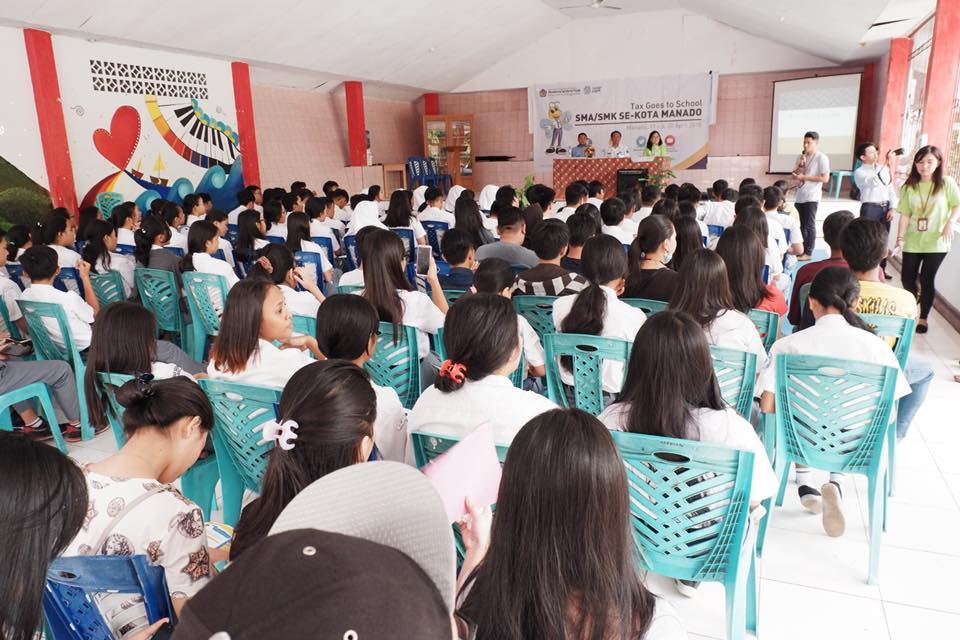 Suasana Tax Goes To School SMA Negeri 9 BINSUS Manado