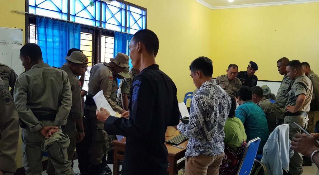 Suasana pengisian efiling di Markas Komando Brimob Papua Barat