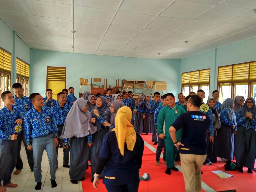 Siswa SMAN 19 ikut aktif mengikuti acara.