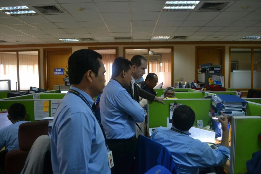 Tim otoritas pajak Perancis menyaksikan langsung pengujian dalam rangka pemeriksaan pajak