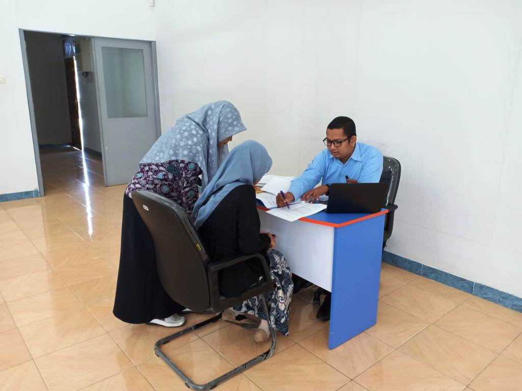 Wajib pajak sedang berkonsultasi terkait pengisian SPT Tahunan