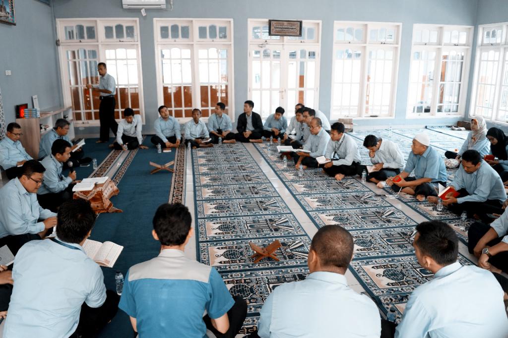 Peserta pajak bertilawah sangat khidmat membaca Alquran
