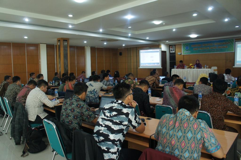 Pelaksanaan dilakukan di Aula Gedung Diklat Dapen Bank Kalbar Pontianak