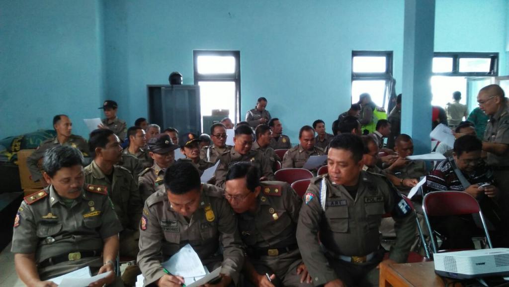 Para Pegawai antusias melakukan pengisian e-fling.