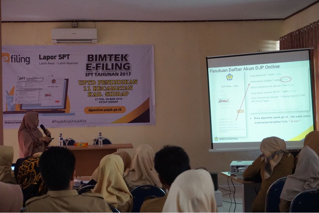 Penyampaian materi pada sesi pertama