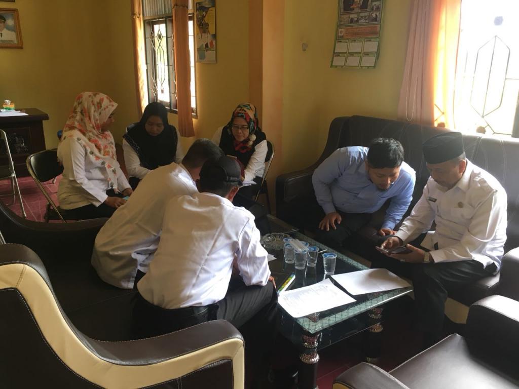 Abi Rafdi, pelaksana KP2KP Aceh Singkil memberikan sedikit paparan