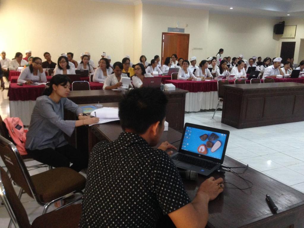 KPP Pratama Tabanan dan KP2KP Negara adakan penyuluhan untuk memberikan edukasi perpajakan tentang Kompensasi PPh Pasal 21 dan Pembuatan Bukti Potong A2 di Kantor Bupati Jembrana