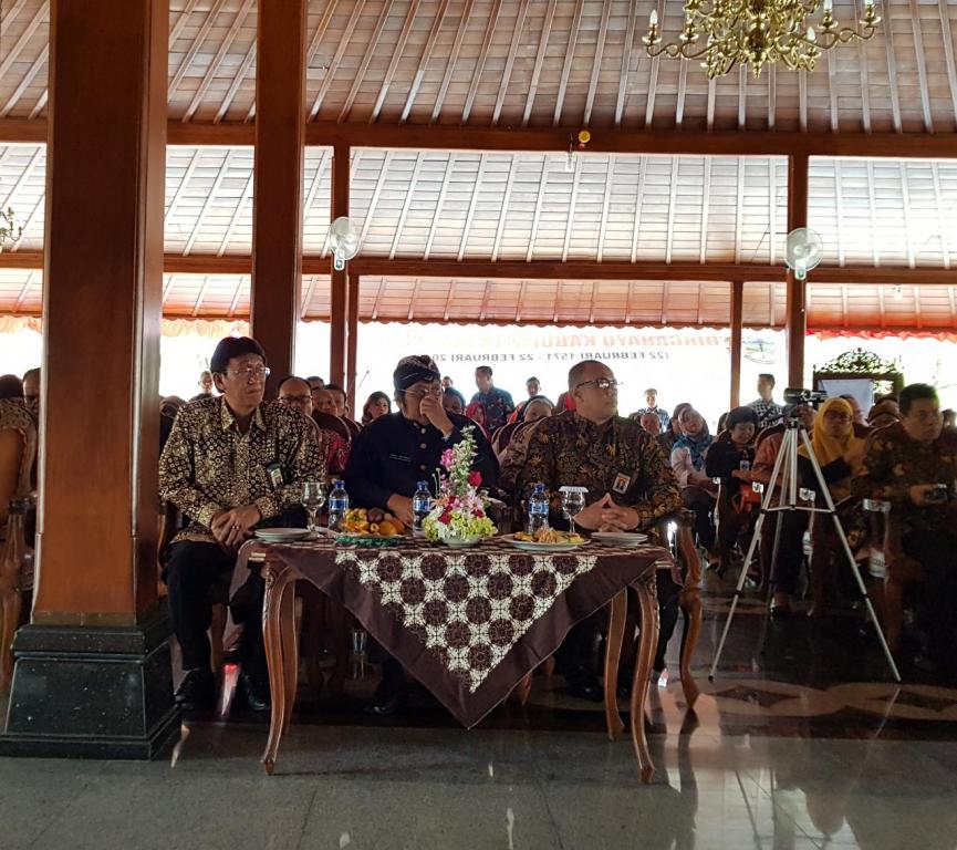 Tamu undangan memadati pendopo Si Panji