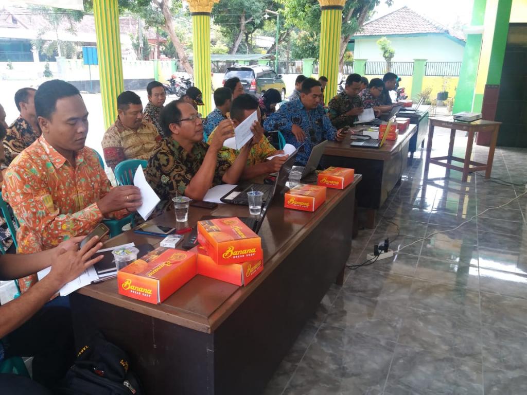 Bendahara Desa ramaikan penyuluhan.