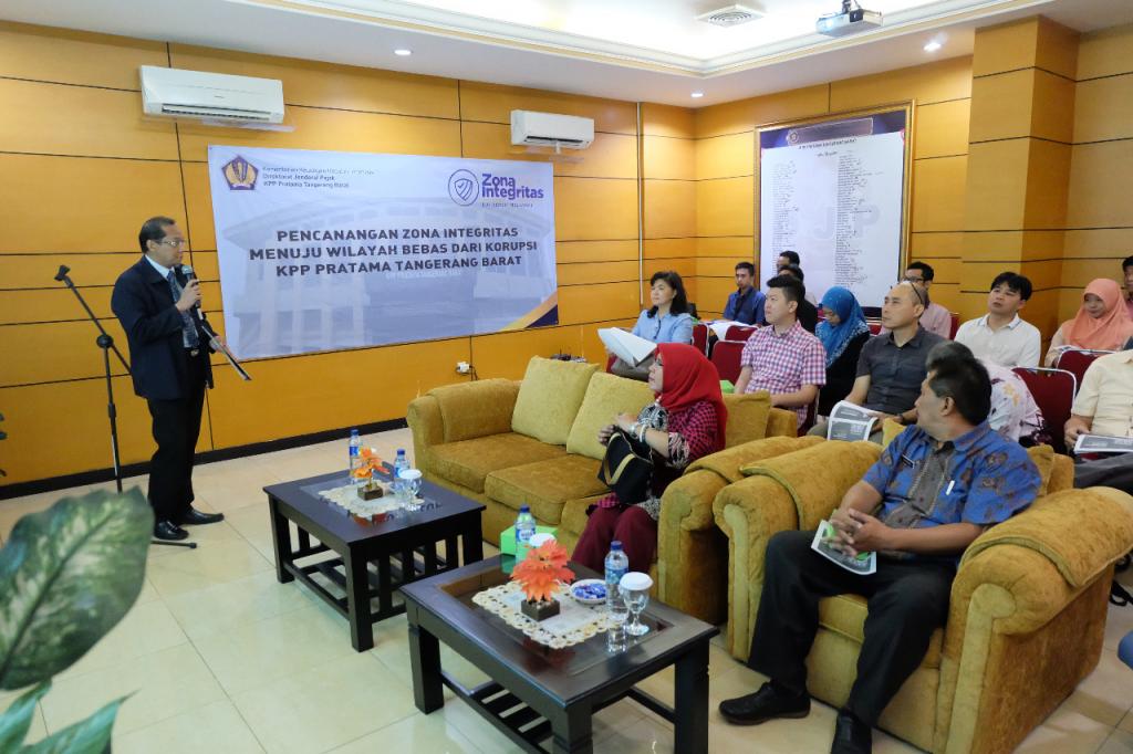 kepala KPP Pratama Tangerang Barat memberikan sambutan