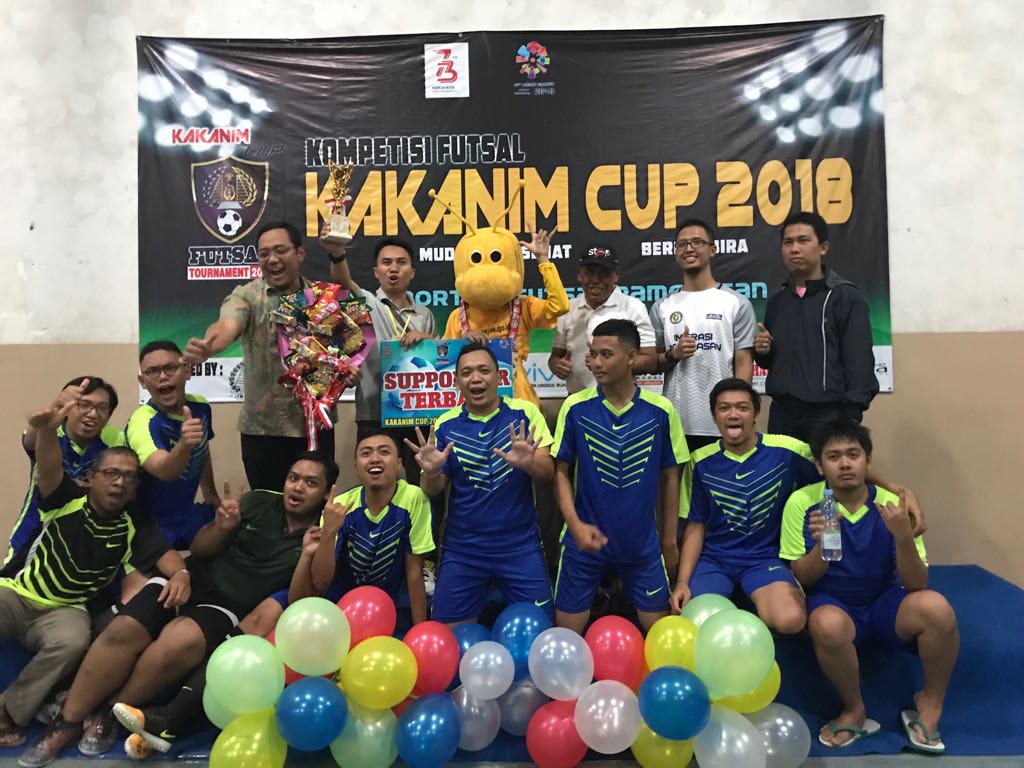 Penganugrahan Suporter Terbaik Tim Fustal KPP Pamekasan