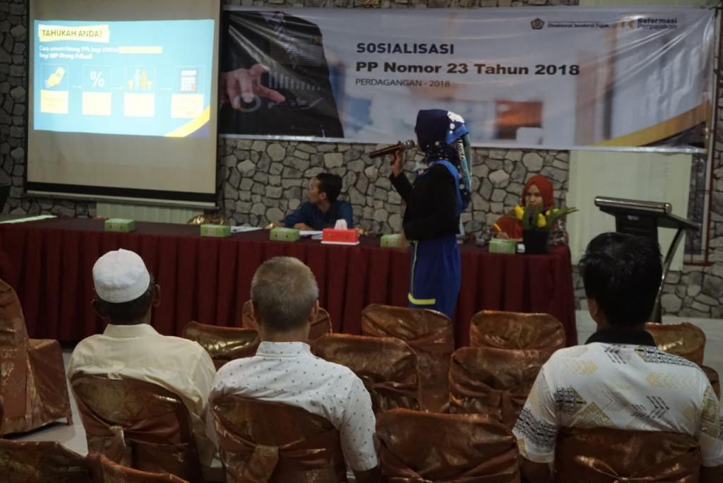 Penyampaian materi oleh Account Representative KPP Pratama Pematang Siantar